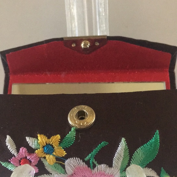 Vintage embroidery lipstick holder - Picture 5 of 7
